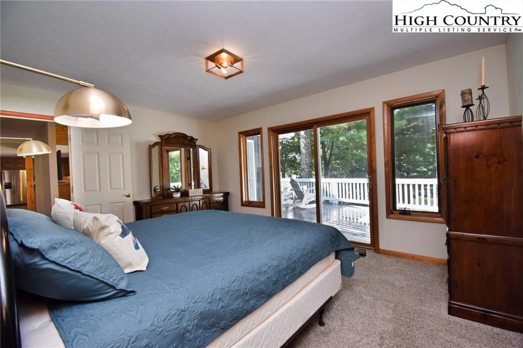 Image number 11 for the current listing