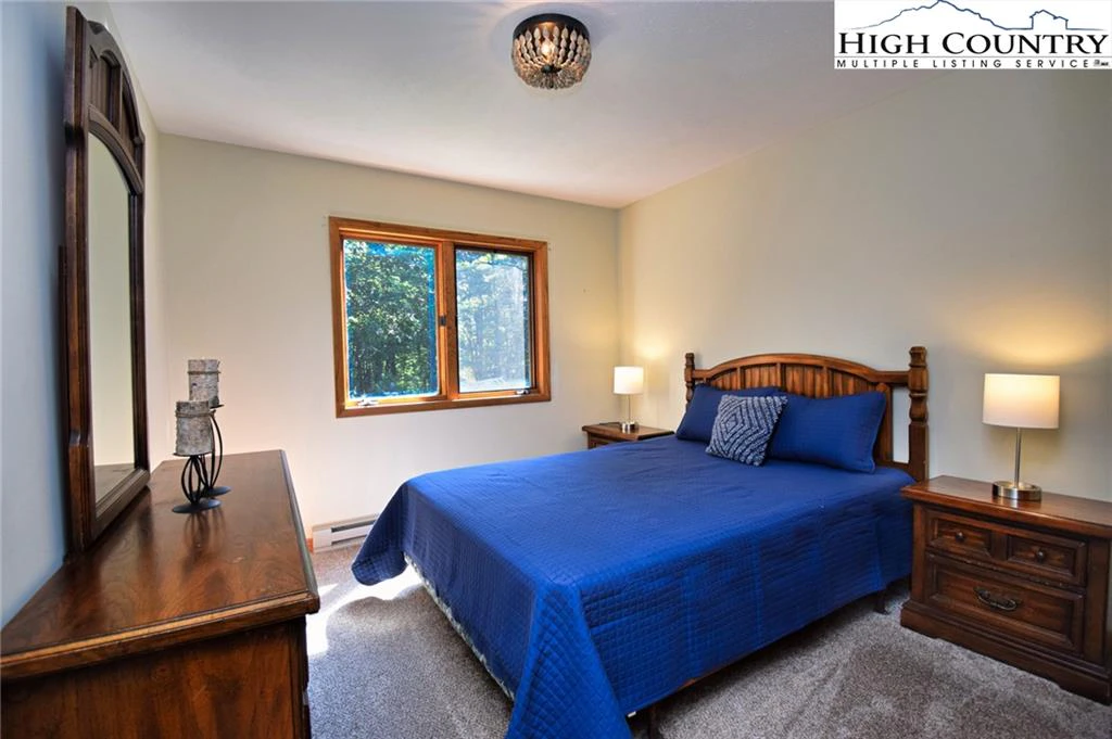 Image number 8 for the current listing