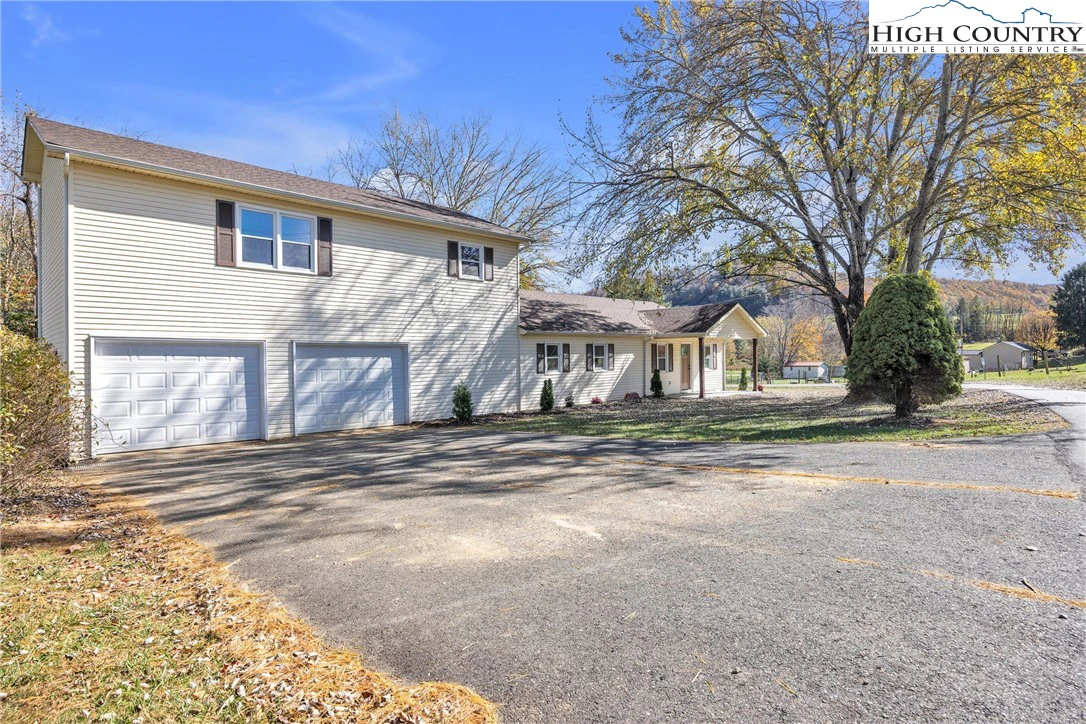 Image number 17 for the current listing