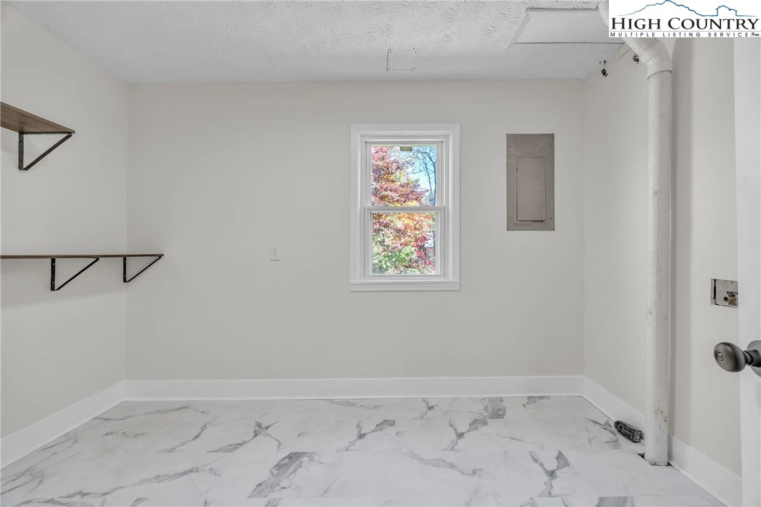 Image number 10 for the current listing