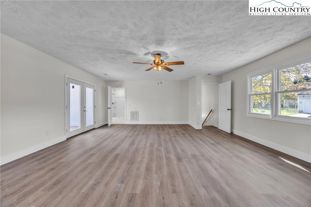 Image number 3 for the current listing