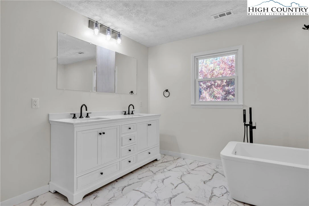 Image number 5 for the current listing