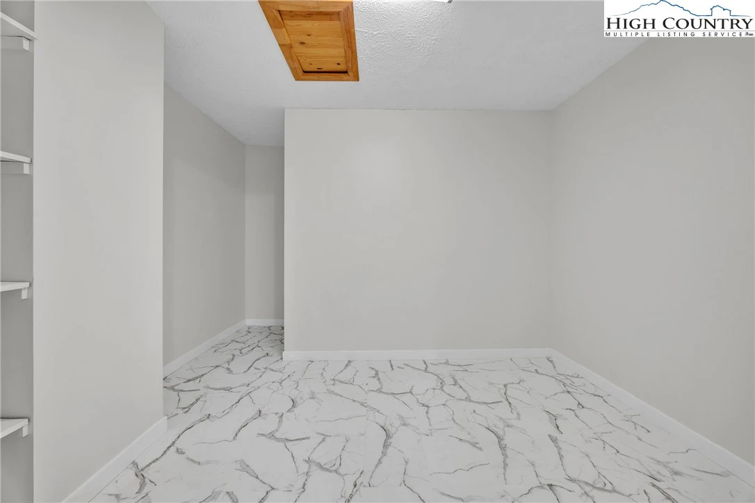 Image number 7 for the current listing