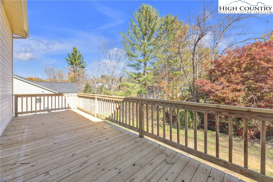 Image number 14 for the current listing