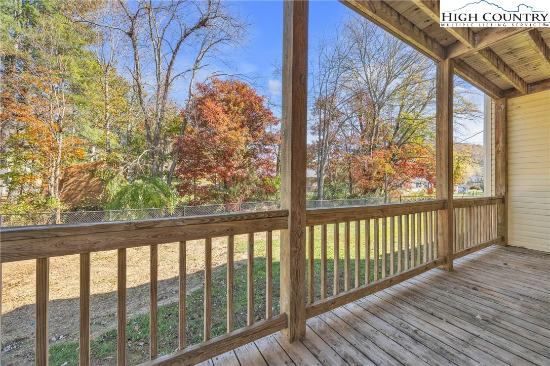 Image number 19 for the current listing