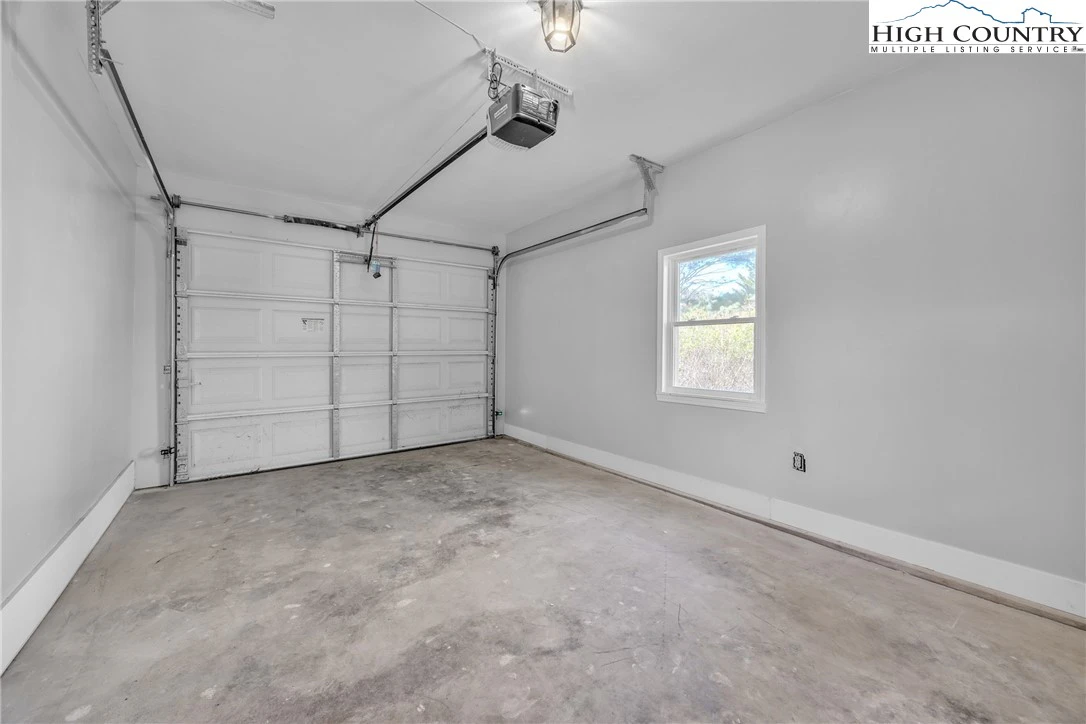 Image number 11 for the current listing