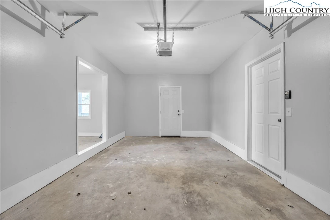 Image number 13 for the current listing