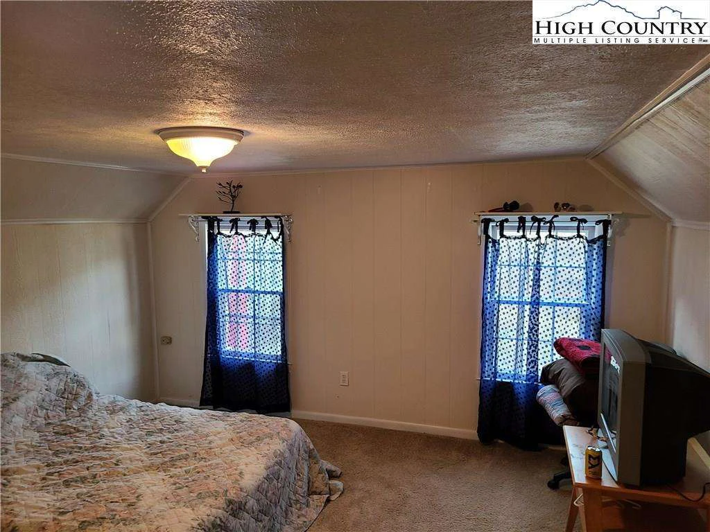 Image number 2 for the current listing