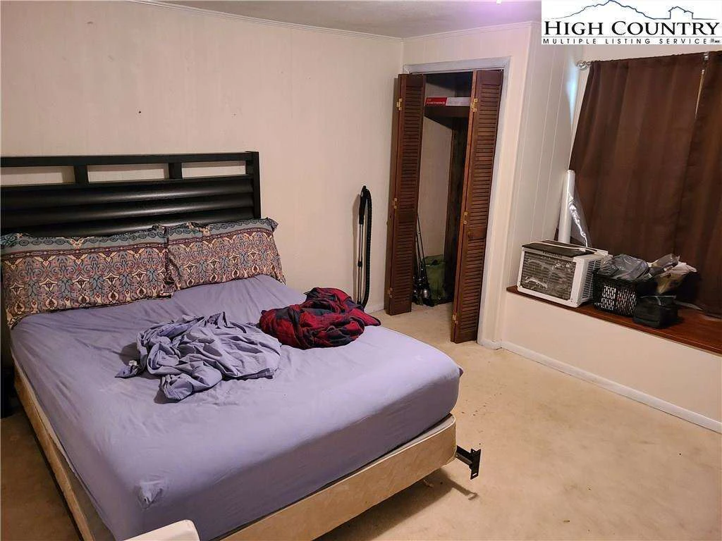 Image number 11 for the current listing