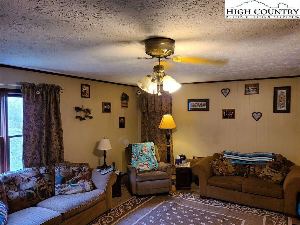 Image number 8 for the current listing