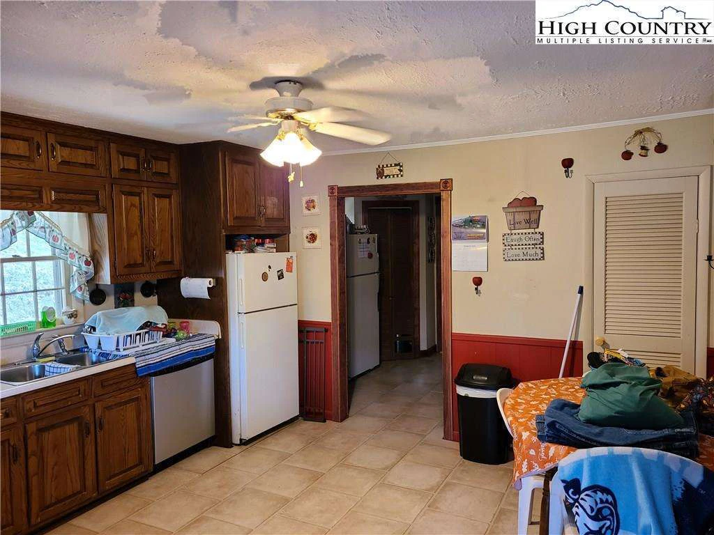 Image number 4 for the current listing