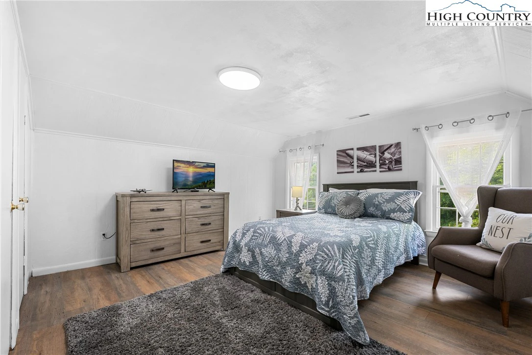 Image number 3 for the current listing