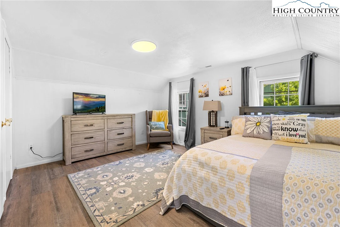 Image number 5 for the current listing
