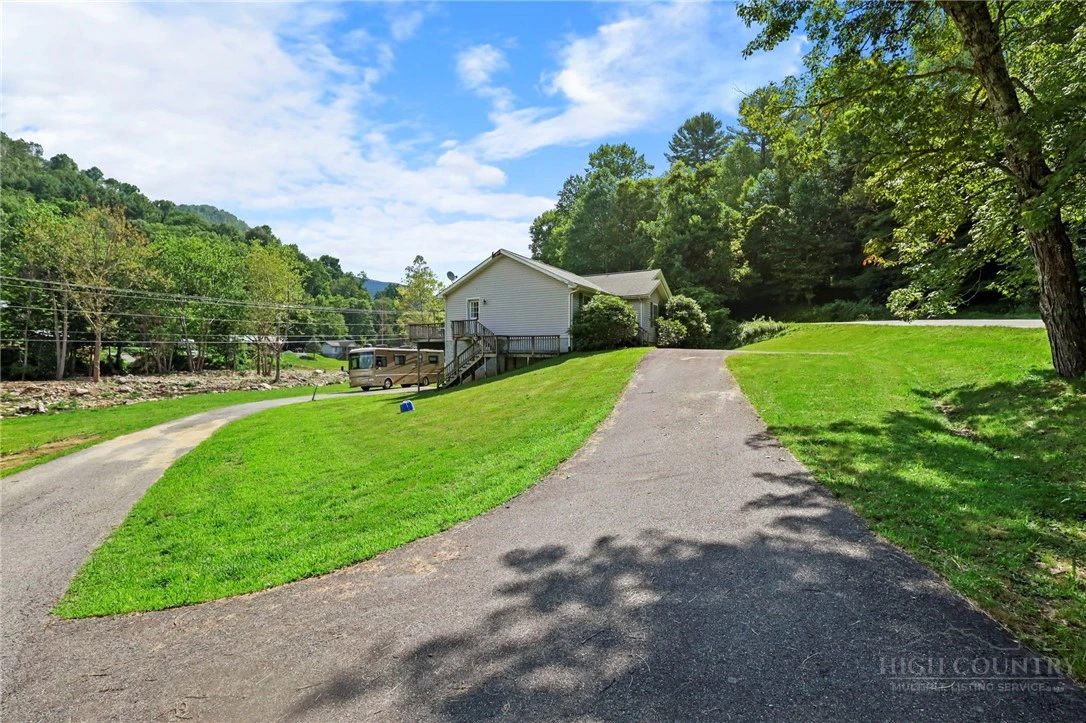 Image number 21 for the current listing
