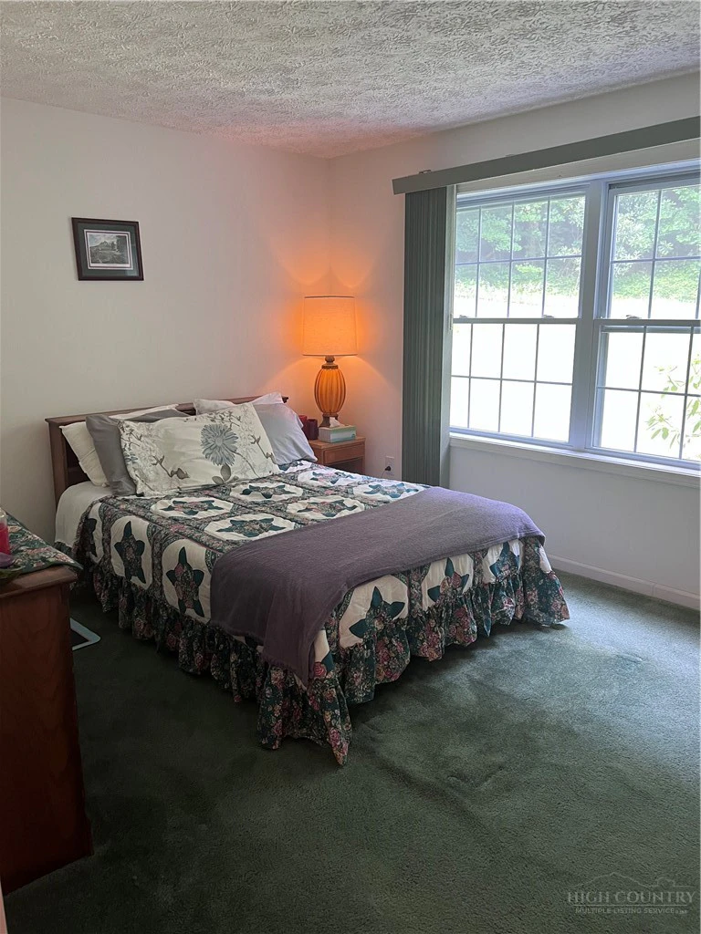 Image number 11 for the current listing