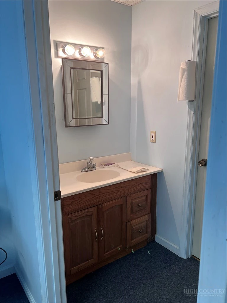 Image number 7 for the current listing