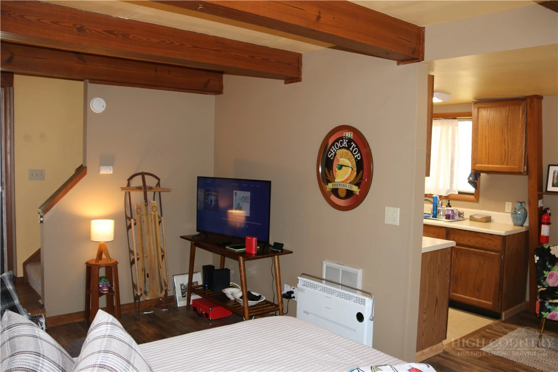 Image number 21 for the current listing