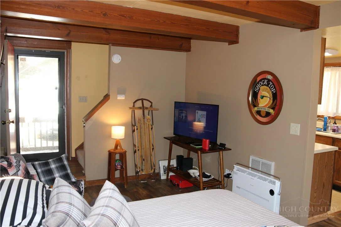 Image number 20 for the current listing