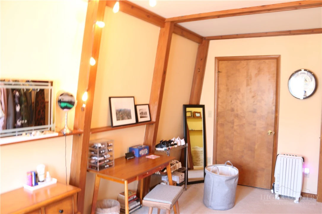 Image number 2 for the current listing