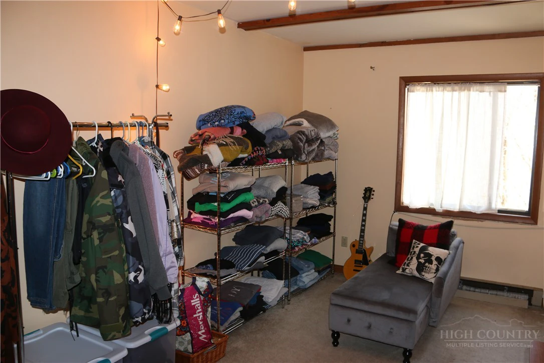 Image number 14 for the current listing