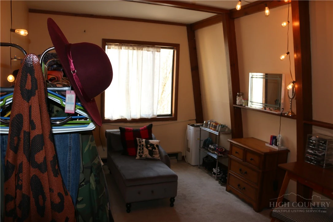 Image number 13 for the current listing