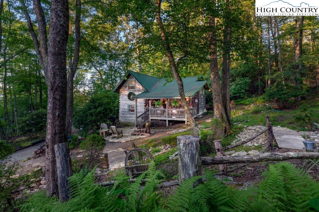 Image number 1 for the current listing