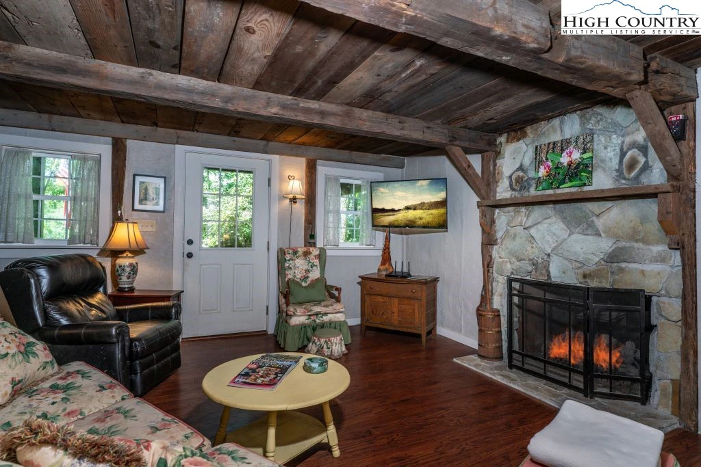 Image number 20 for the current listing