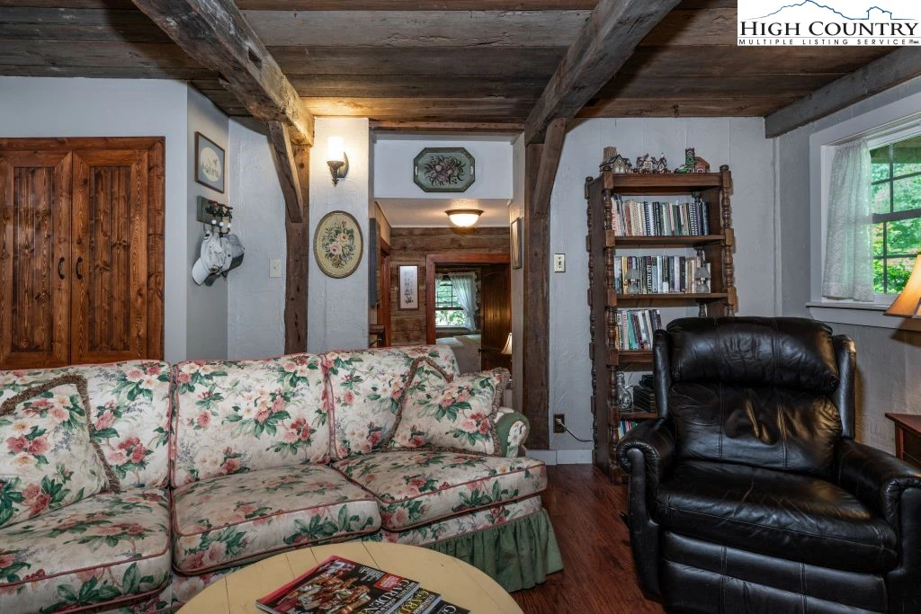 Image number 10 for the current listing