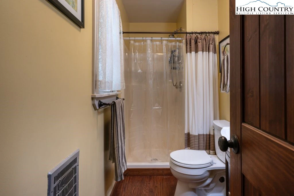 Image number 5 for the current listing