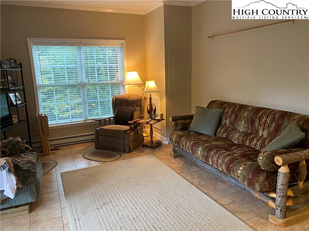 Image number 20 for the current listing