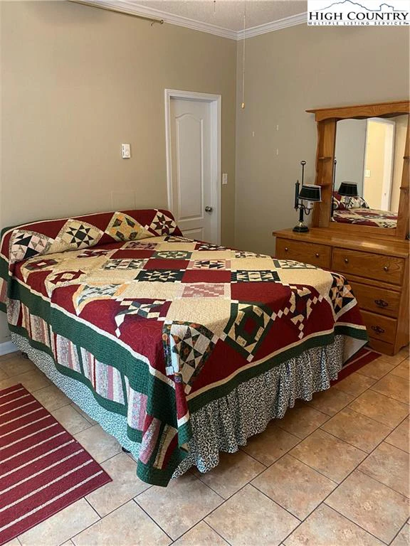 Image number 13 for the current listing