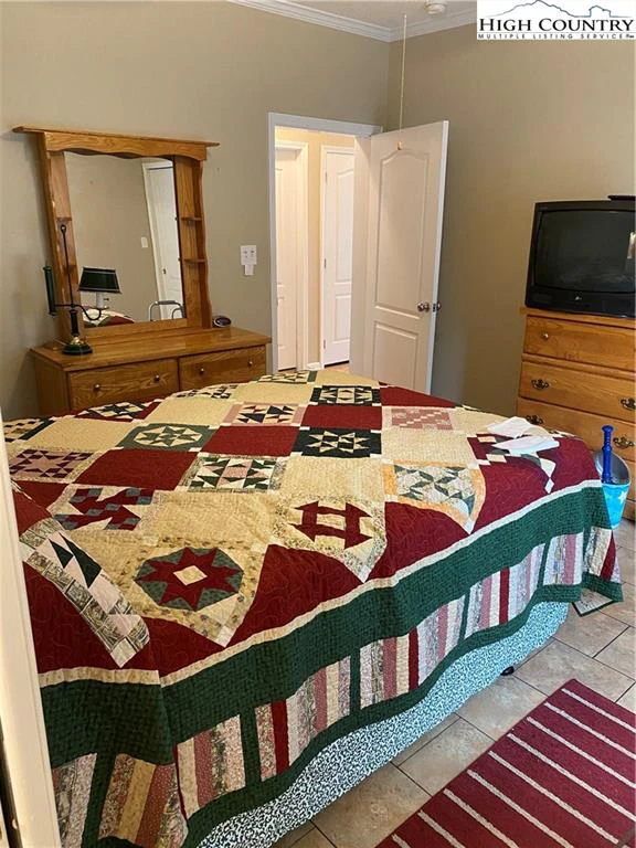 Image number 12 for the current listing