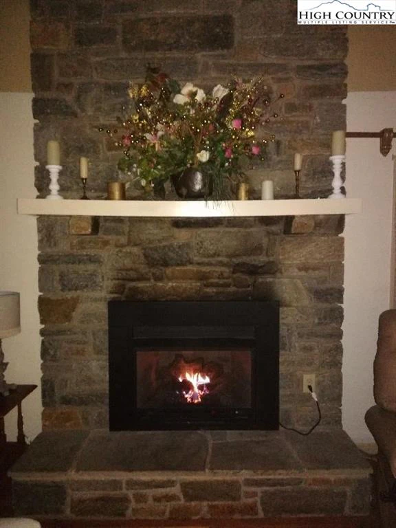 Image number 3 for the current listing