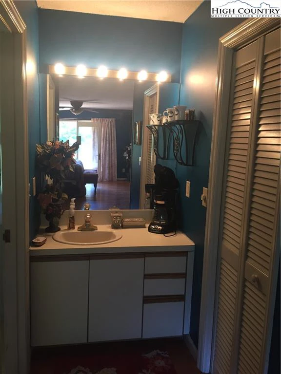 Image number 5 for the current listing