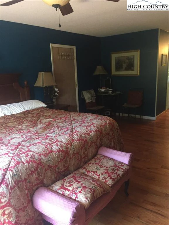 Image number 8 for the current listing