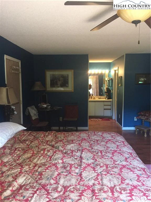 Image number 2 for the current listing