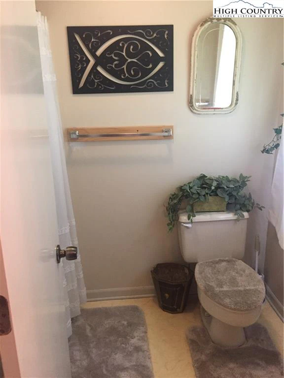 Image number 11 for the current listing