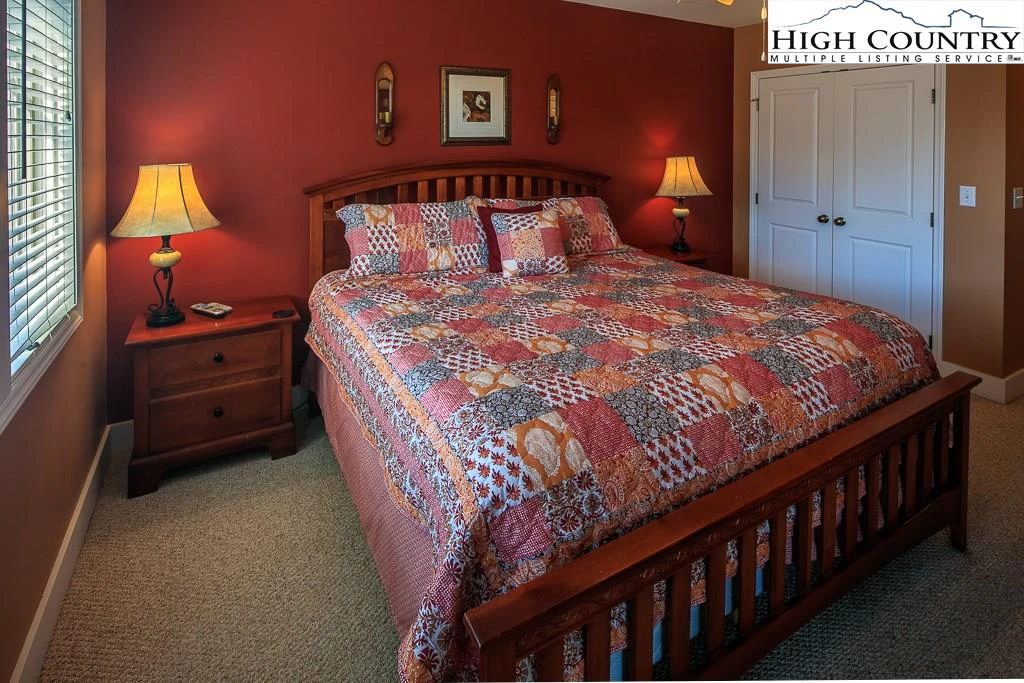 Image number 3 for the current listing