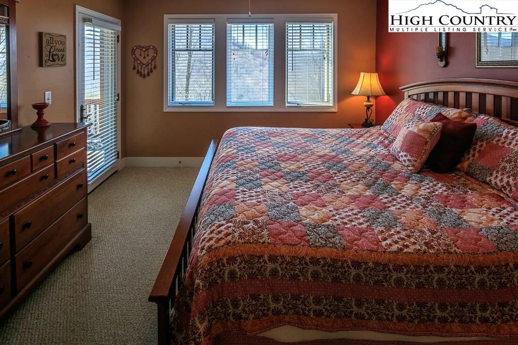 Image number 5 for the current listing