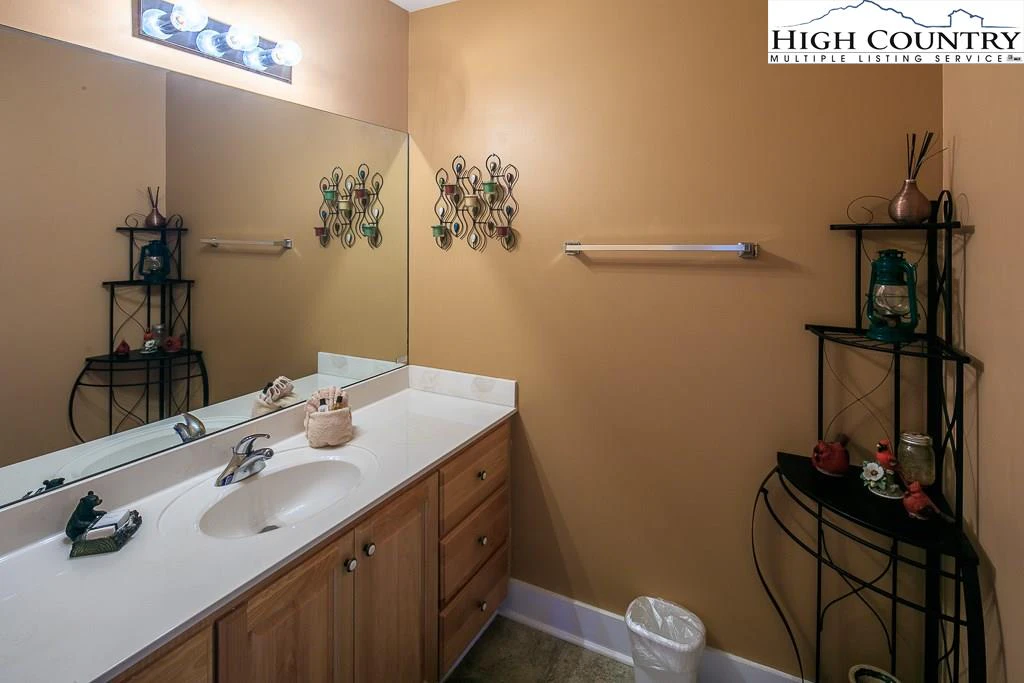 Image number 6 for the current listing