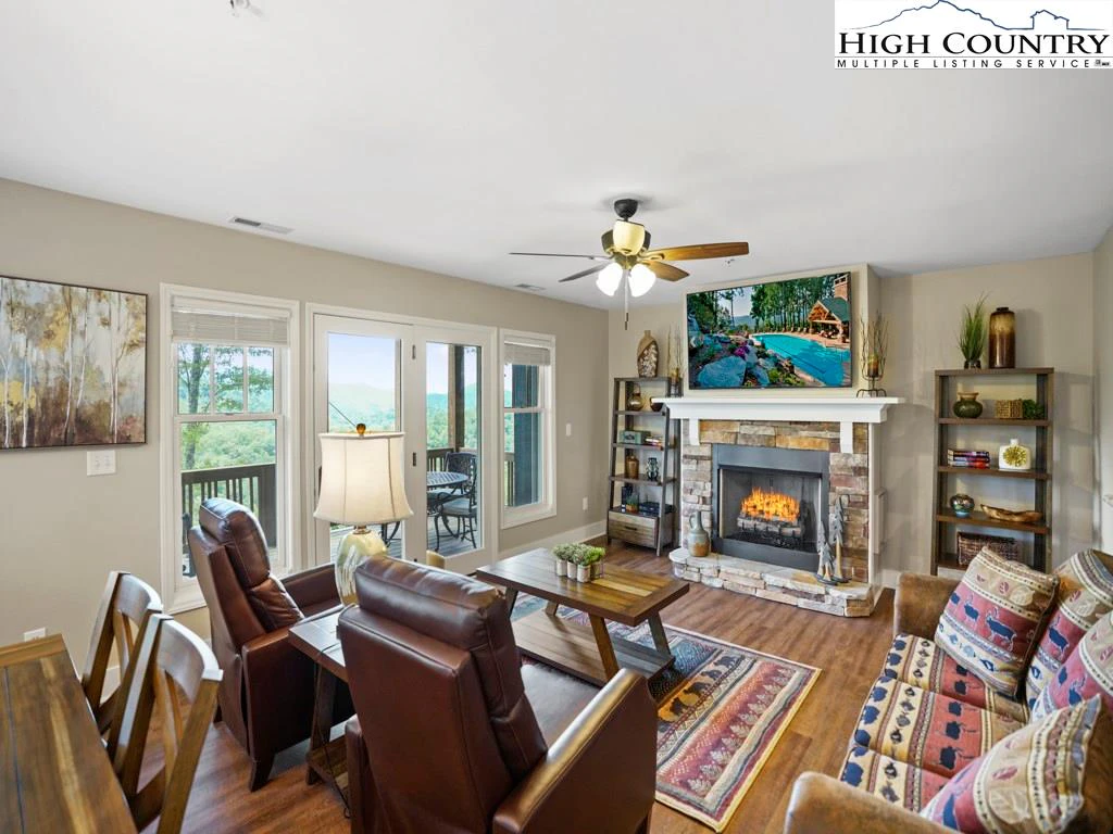 Image number 1 for the current listing
