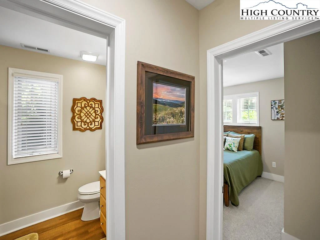 Image number 18 for the current listing