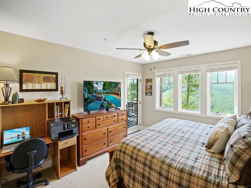 Image number 11 for the current listing