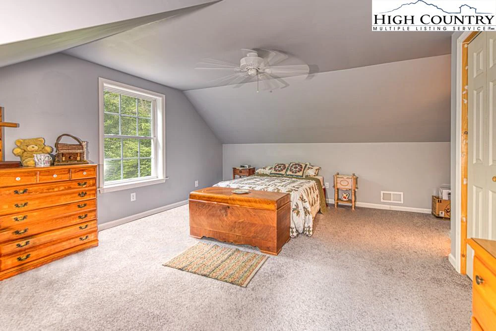 Image number 14 for the current listing