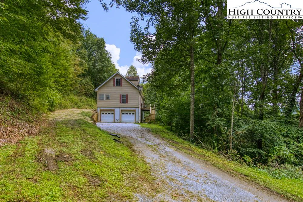 Image number 15 for the current listing