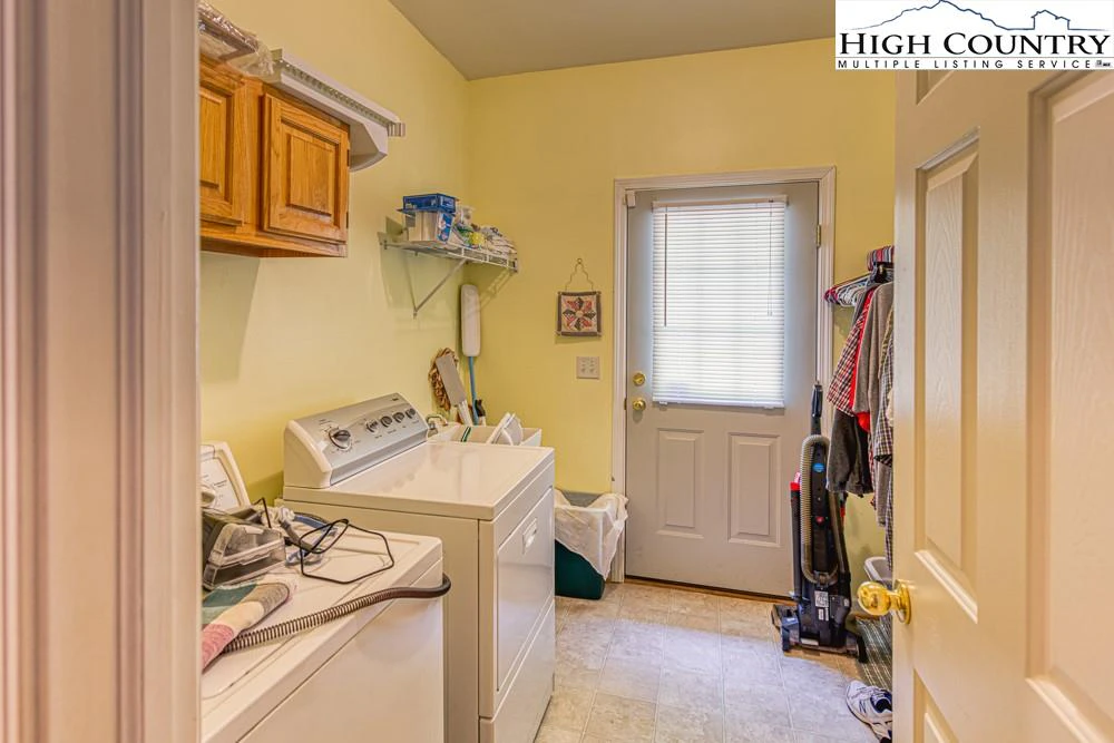 Image number 7 for the current listing