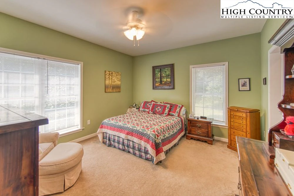 Image number 9 for the current listing