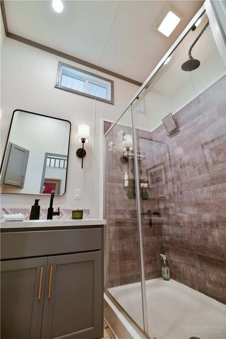 Image number 2 for the current listing