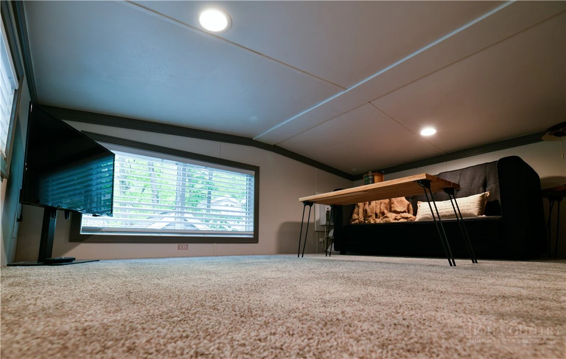 Image number 15 for the current listing