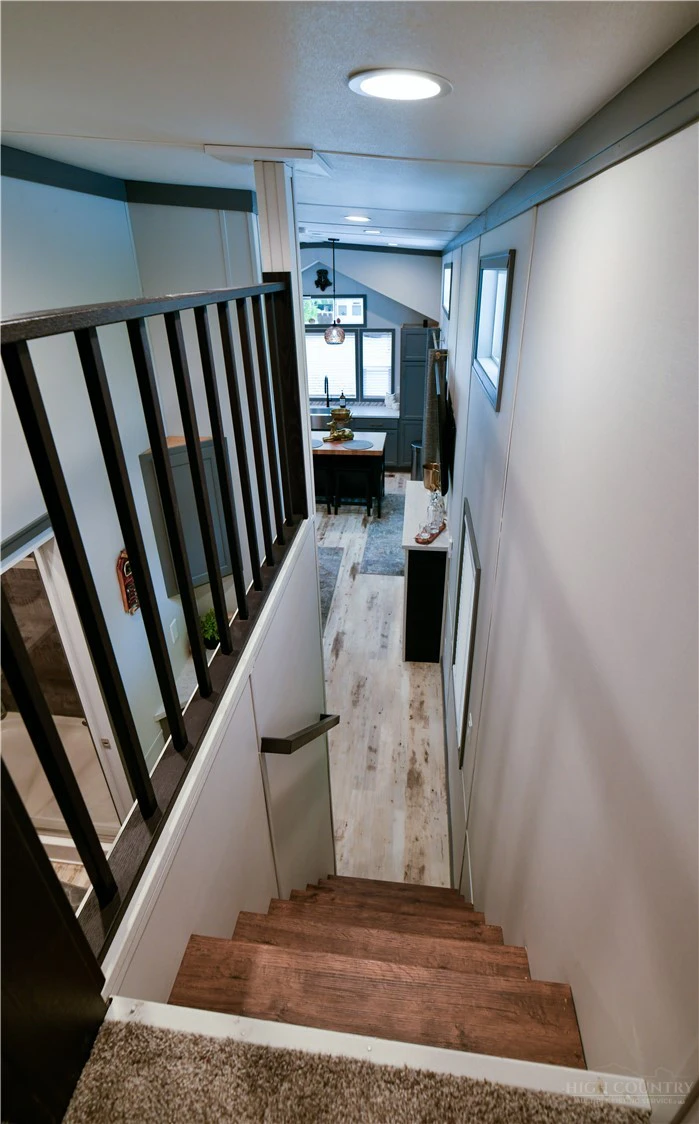 Image number 14 for the current listing